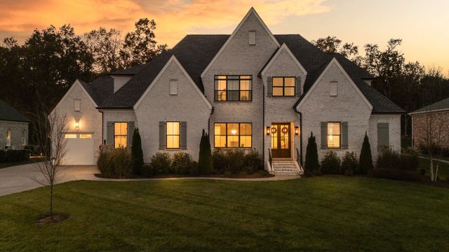 1047 Sinatra Dr, Nolensville, TN 37135