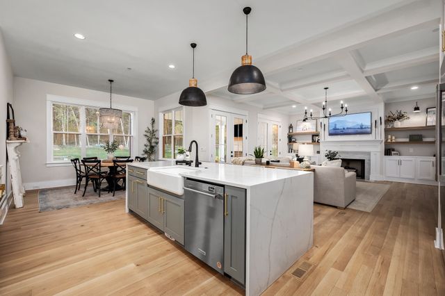 1047 Sinatra Dr, Nolensville, TN 37135