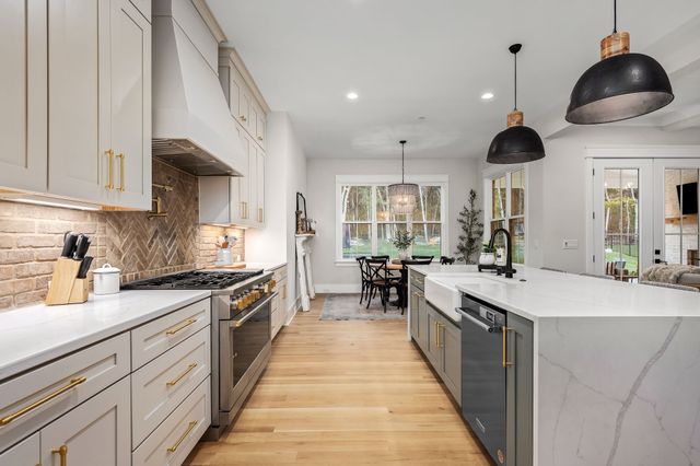 1047 Sinatra Dr, Nolensville, TN 37135