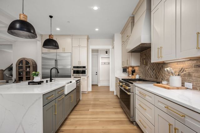 1047 Sinatra Dr, Nolensville, TN 37135