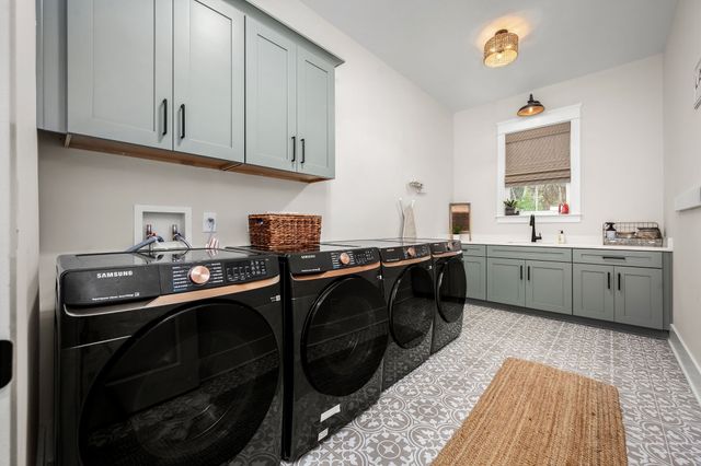 1047 Sinatra Dr, Nolensville, TN 37135