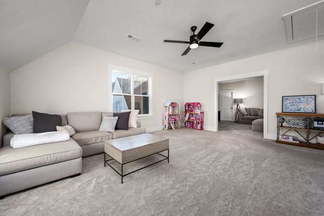 1047 Sinatra Dr, Nolensville, TN 37135