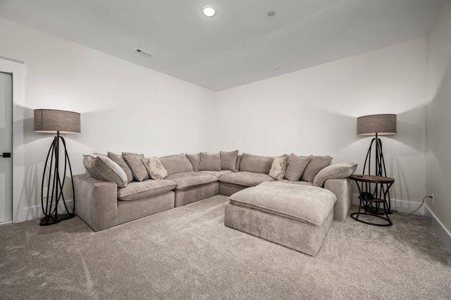 1047 Sinatra Dr, Nolensville, TN 37135