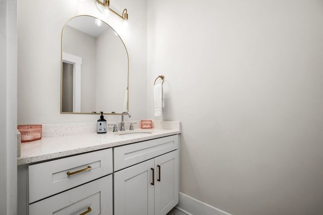 1047 Sinatra Dr, Nolensville, TN 37135