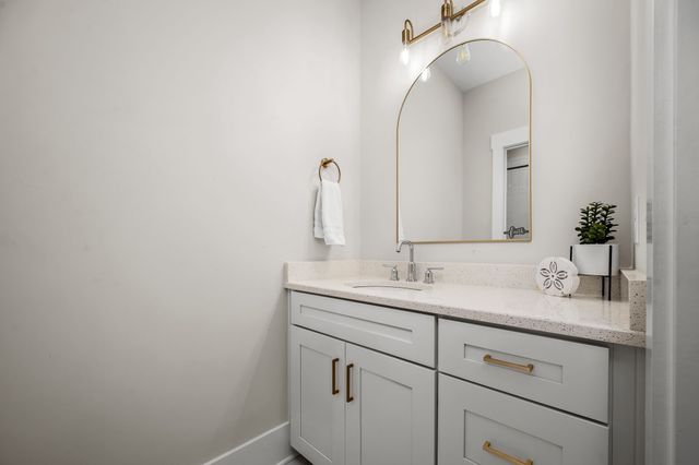 1047 Sinatra Dr, Nolensville, TN 37135