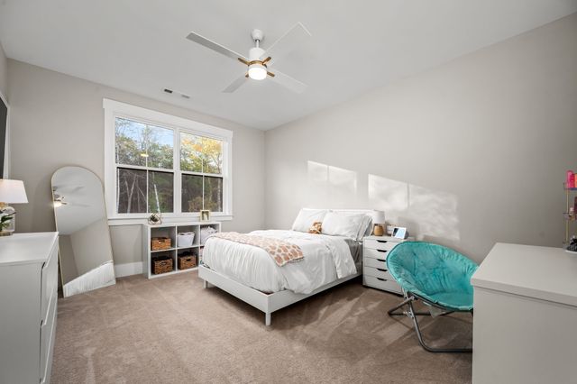 1047 Sinatra Dr, Nolensville, TN 37135