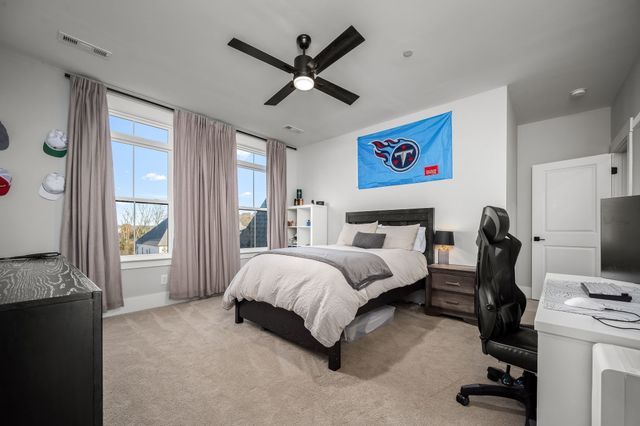 1047 Sinatra Dr, Nolensville, TN 37135