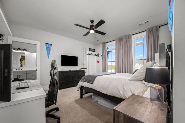 1047 Sinatra Dr, Nolensville, TN 37135