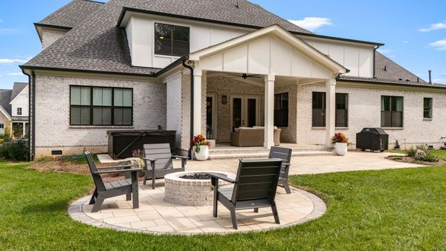 1047 Sinatra Dr, Nolensville, TN 37135