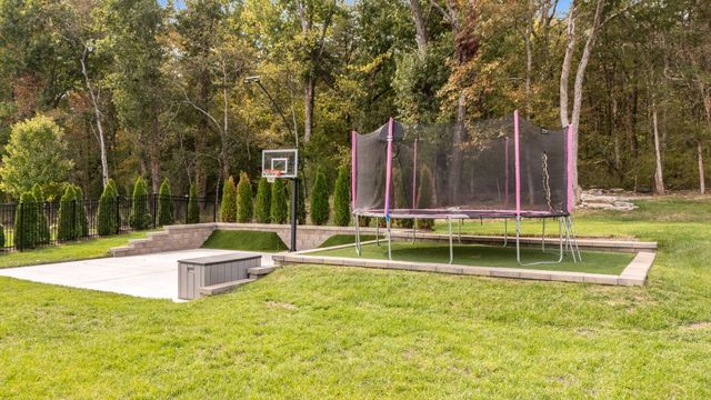 1047 Sinatra Dr, Nolensville, TN 37135