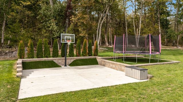 1047 Sinatra Dr, Nolensville, TN 37135