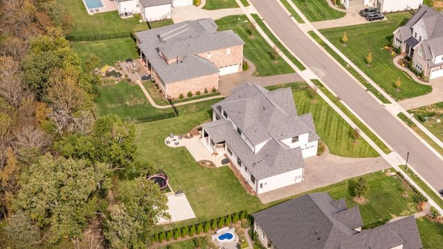 1047 Sinatra Dr, Nolensville, TN 37135