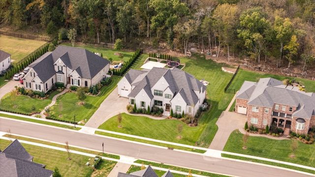 1047 Sinatra Dr, Nolensville, TN 37135