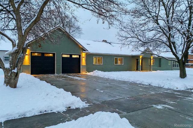 21527 Parke Lane, Grosse Ile Township, MI 48138