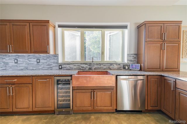 21527 Parke Lane, Grosse Ile Township, MI 48138