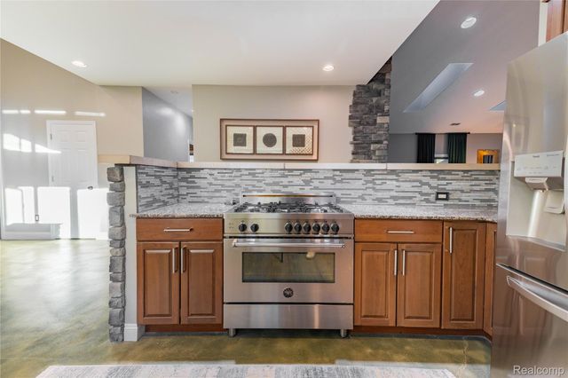 21527 Parke Lane, Grosse Ile Township, MI 48138