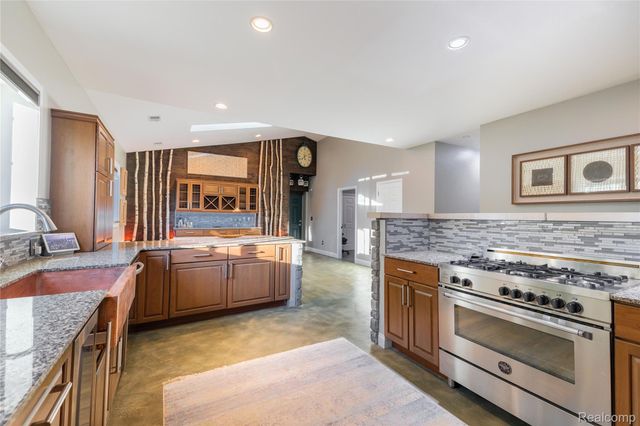 21527 Parke Lane, Grosse Ile Township, MI 48138