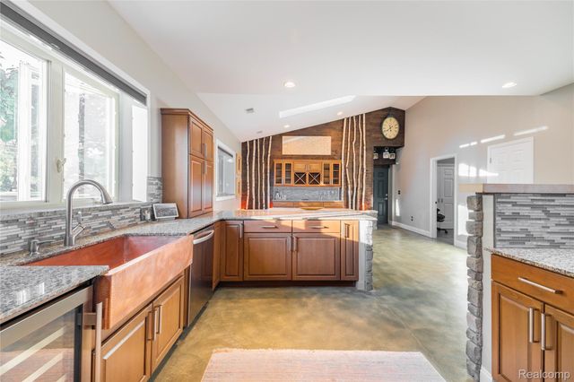 21527 Parke Lane, Grosse Ile Township, MI 48138