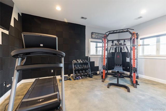 21527 Parke Lane, Grosse Ile Township, MI 48138