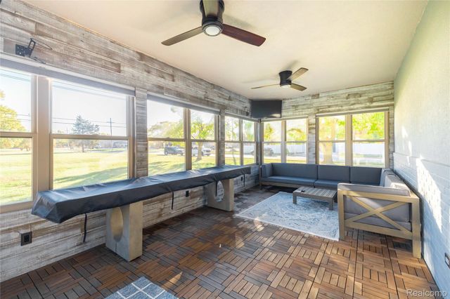 21527 Parke Lane, Grosse Ile Township, MI 48138