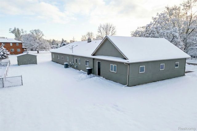 21527 Parke Lane, Grosse Ile Township, MI 48138