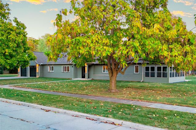 21527 Parke Lane, Grosse Ile Township, MI 48138