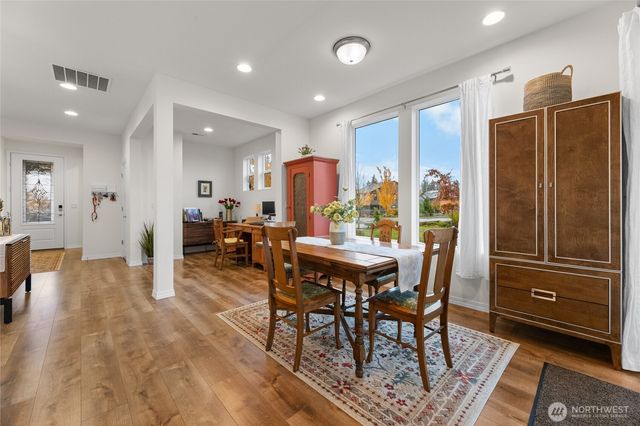 22701 SE 237th Place, Maple Valley, WA 98038