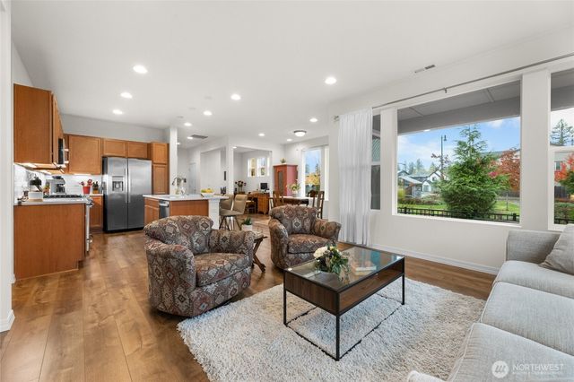 22701 SE 237th Place, Maple Valley, WA 98038