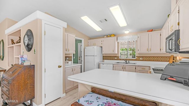 2400 E BASELINE Avenue 197, Apache Junction, AZ 85119
