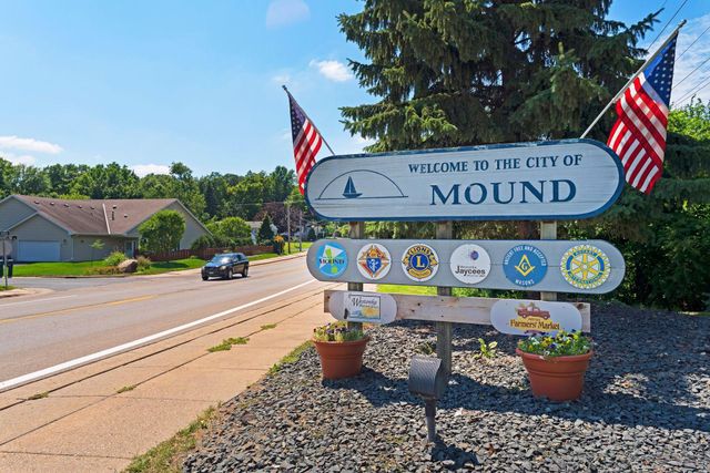 2209 Chateau Lane, Mound, MN 55364