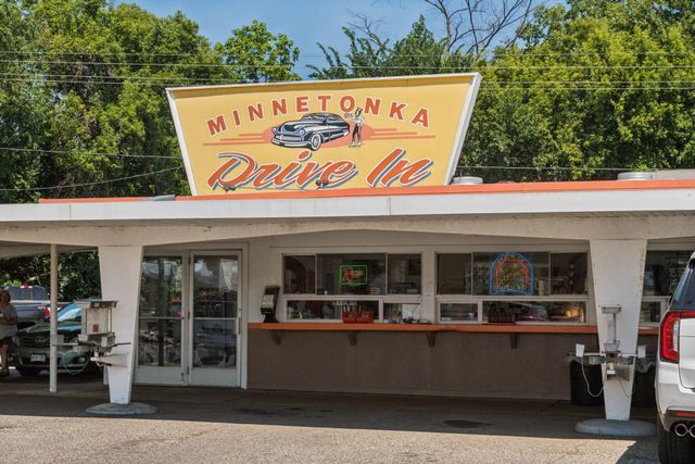 2209 Chateau Lane, Mound, MN 55364