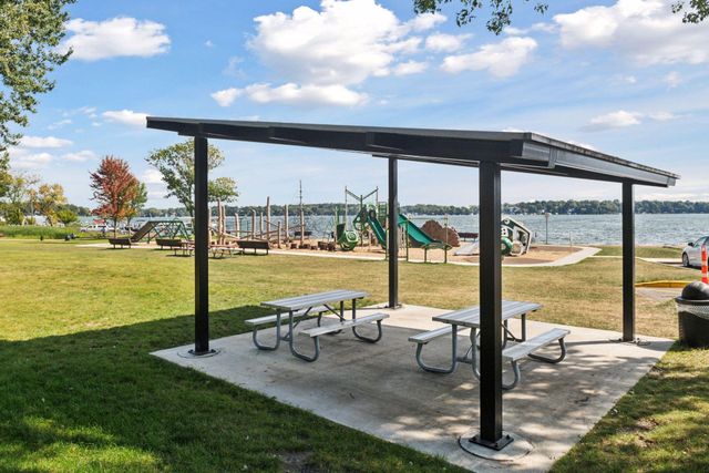 2209 Chateau Lane, Mound, MN 55364