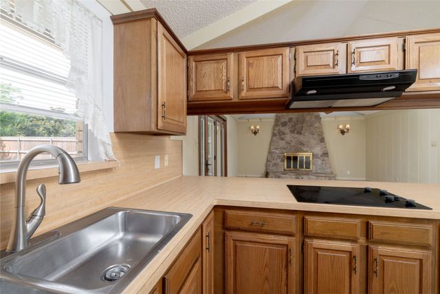 1710 Park Hill Drive, Arlington, TX 76012