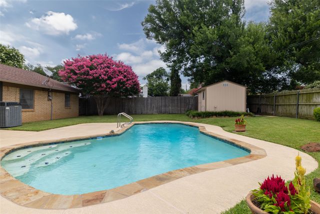 1710 Park Hill Drive, Arlington, TX 76012