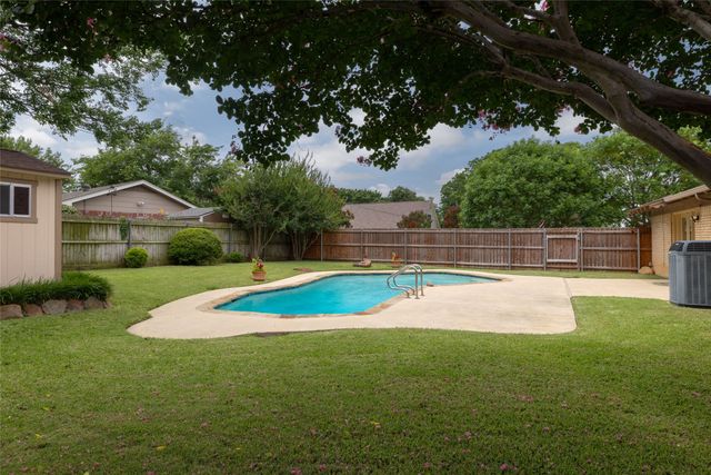 1710 Park Hill Drive, Arlington, TX 76012
