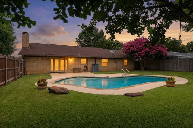 1710 Park Hill Drive, Arlington, TX 76012