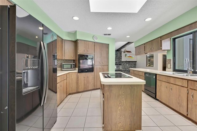 12 MAYFLOWER COURT E, Homosassa, FL 34446