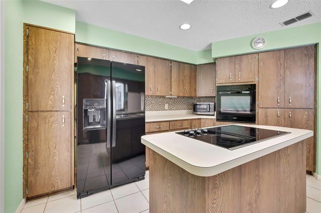 12 MAYFLOWER COURT E, Homosassa, FL 34446