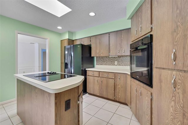 12 MAYFLOWER COURT E, Homosassa, FL 34446