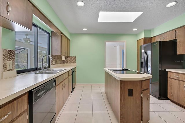 12 MAYFLOWER COURT E, Homosassa, FL 34446