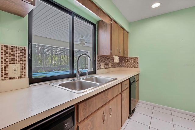 12 MAYFLOWER COURT E, Homosassa, FL 34446