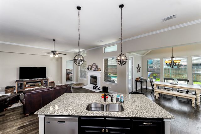 606 Lonesome Dove Drive, Midlothian, TX 76065