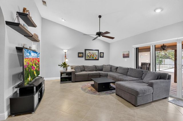 18232 104th Terrace S, Boca Raton, FL 33498