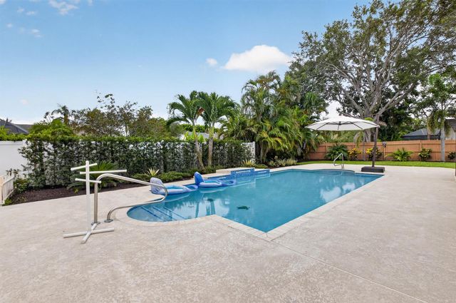 18232 104th Terrace S, Boca Raton, FL 33498