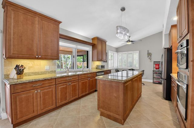 18232 104th Terrace S, Boca Raton, FL 33498