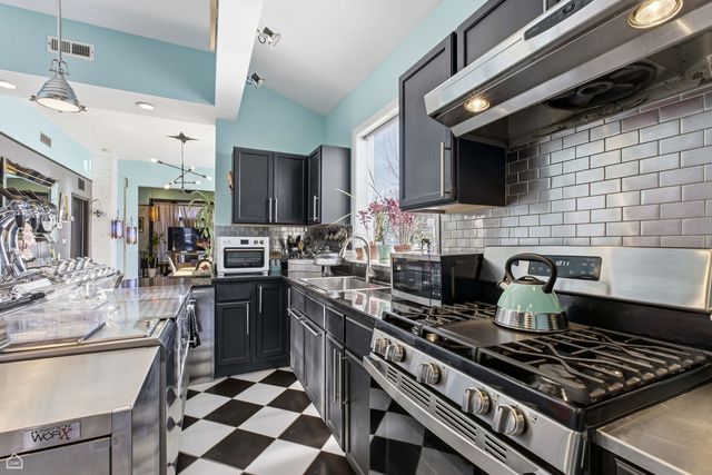 3404 N Albany Avenue, Chicago, IL 60618