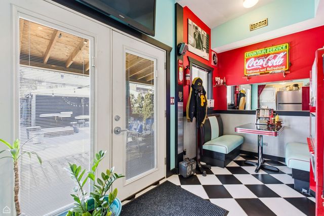 3404 N Albany Avenue, Chicago, IL 60618