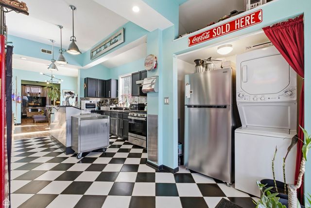 3404 N Albany Avenue, Chicago, IL 60618