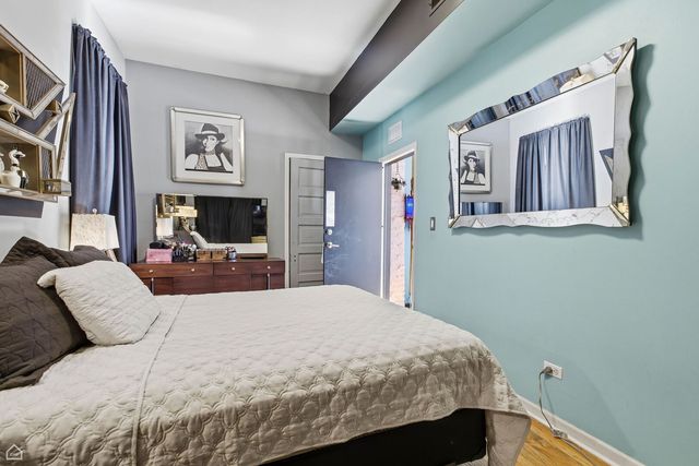 3404 N Albany Avenue, Chicago, IL 60618