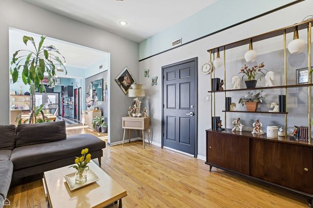 3404 N Albany Avenue, Chicago, IL 60618